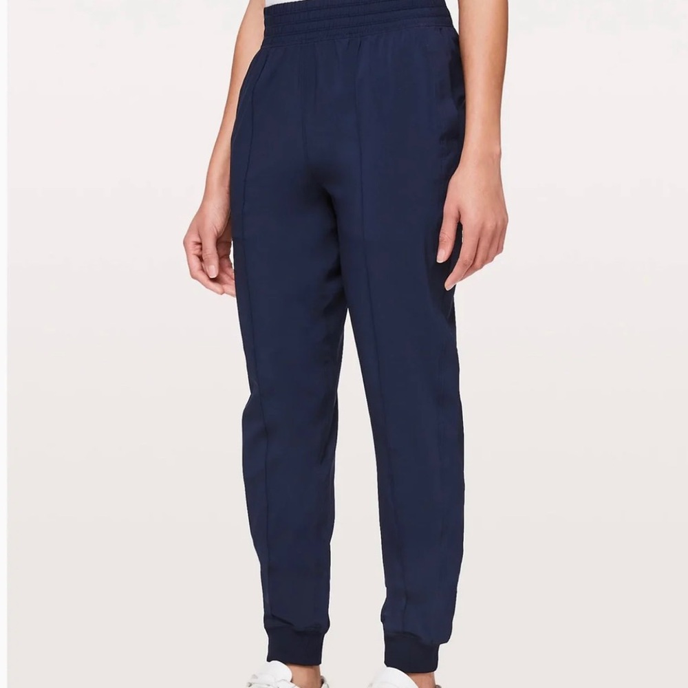 Lululemon Wanderer Jogger 28”